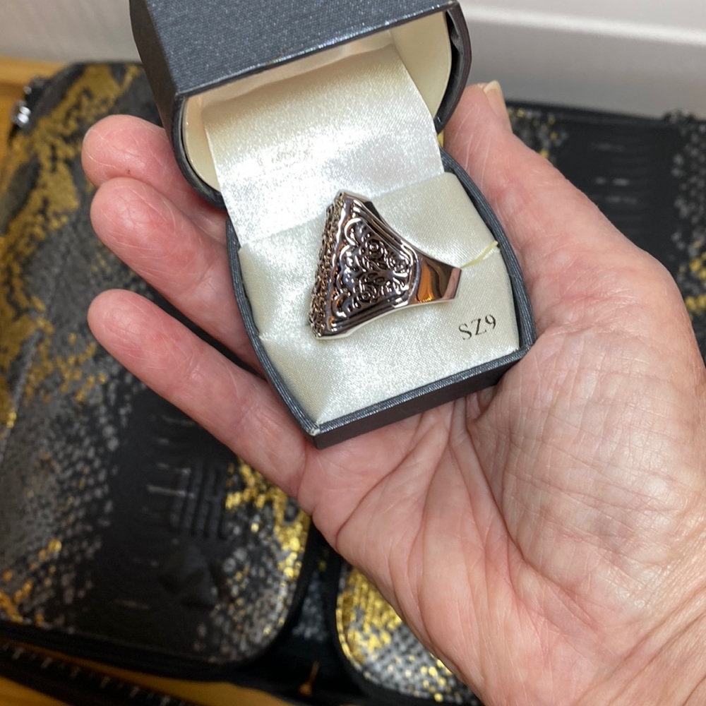 FASHION RING SIZE 9 - Picture 3 of 8